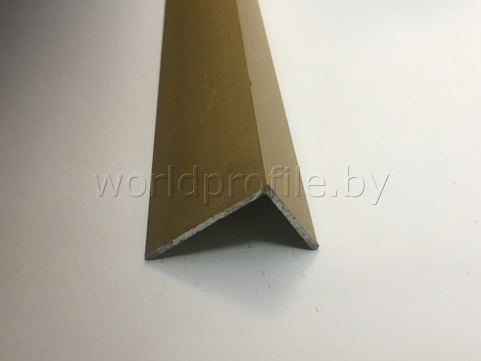 Уголок алюминиевый 30х20х1,5 (2 м), цвет золото
